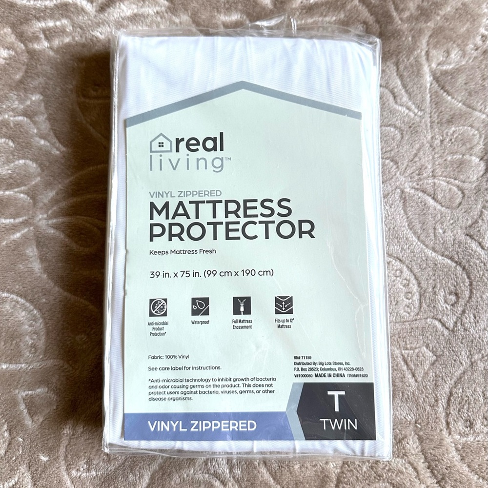 REAL LIVING TWIN MATTRESS PROTECTOR
